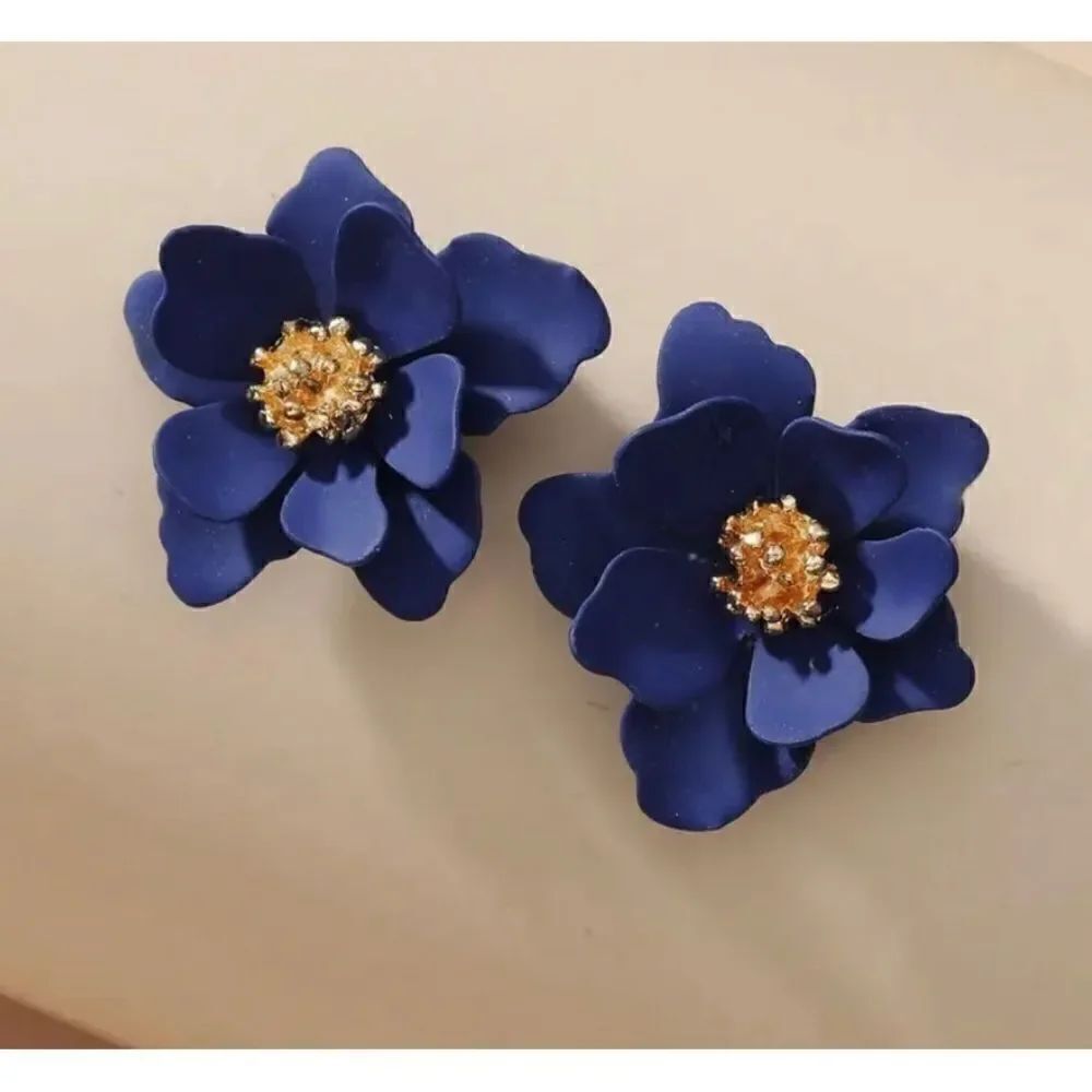 💙 Betsey Johnson navy blue flower earrings 💙